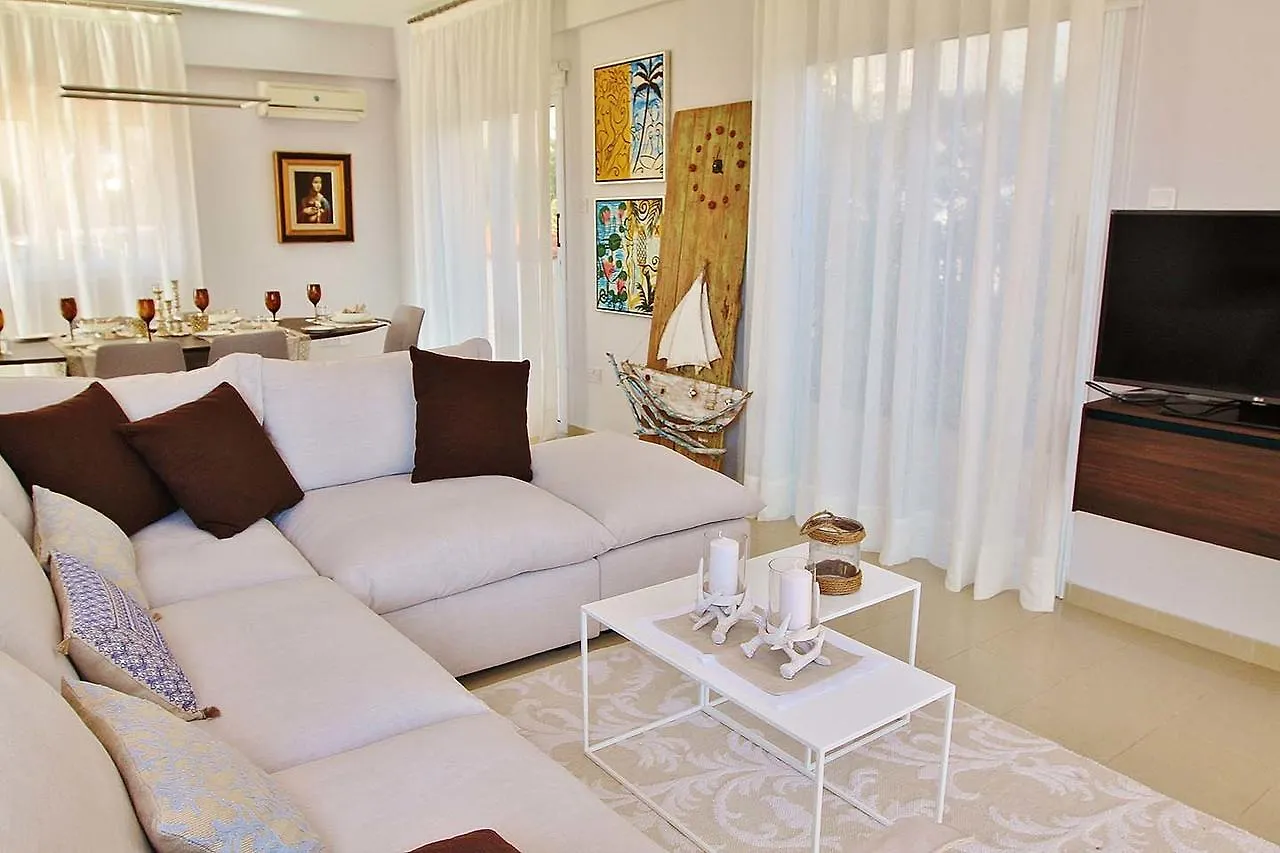 Velomar Villa Паралимни