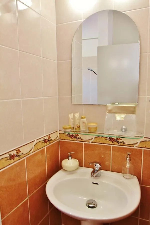 Velomar Villa Паралимни 0*,