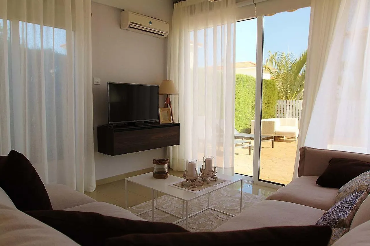 Velomar Villa Паралимни Кипр